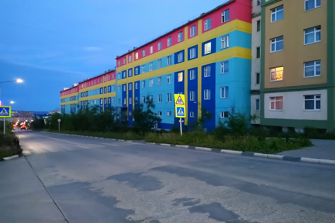 Цветные фасады кварталов Анадыря