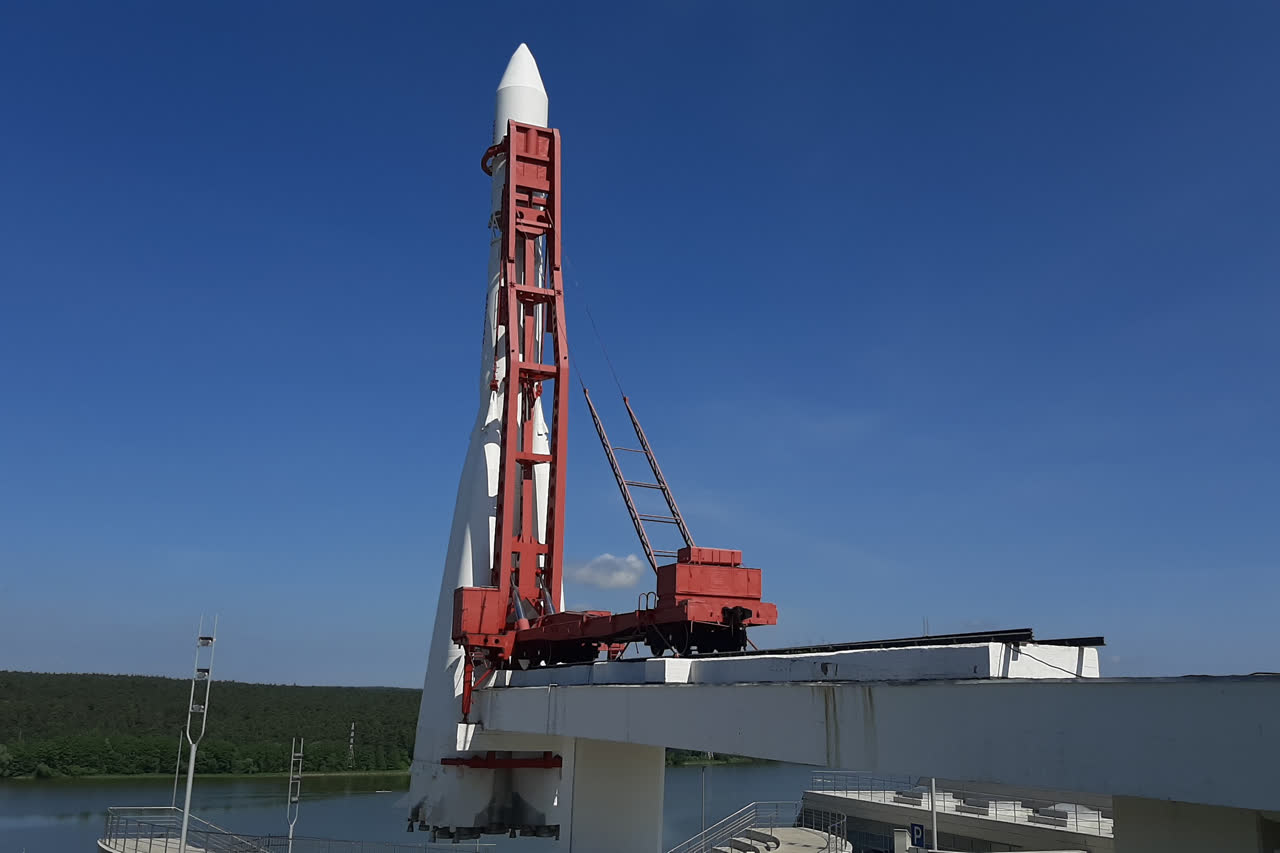 Ракета «Восток» у музея космонавтики