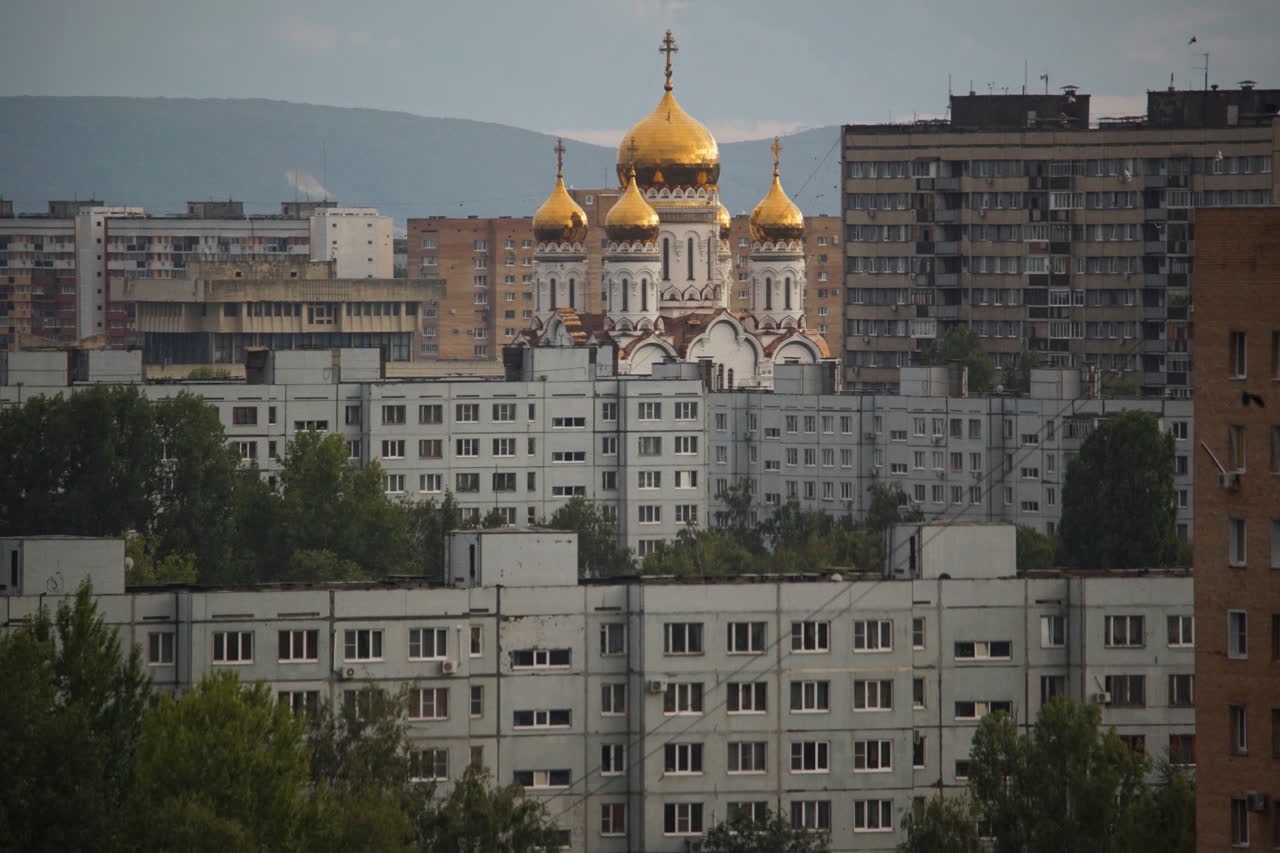 Спасо-Преображенский собор в городской панораме